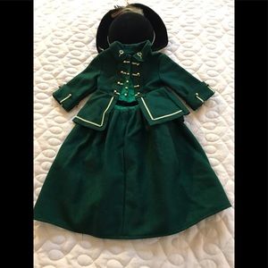 Felicity’s green riding equestrian outfit